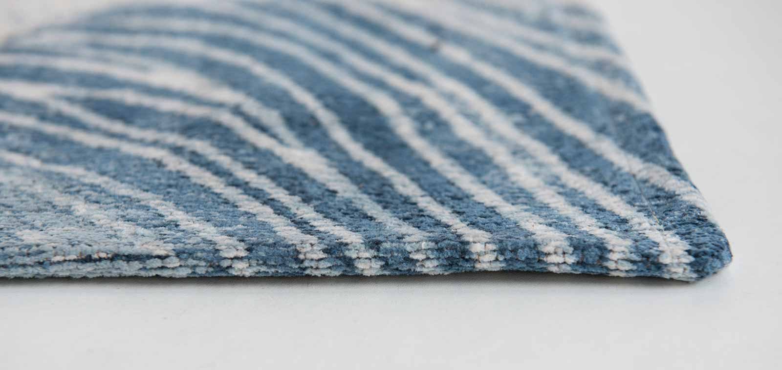 Louis De Poortere vloerkleed Villa Nova LX 8756 Akina Indigo side