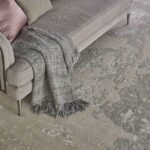 Nourison vloerkleed Silk Shadows SHA17 SAND 9X12 099446451057 interior 2 C
