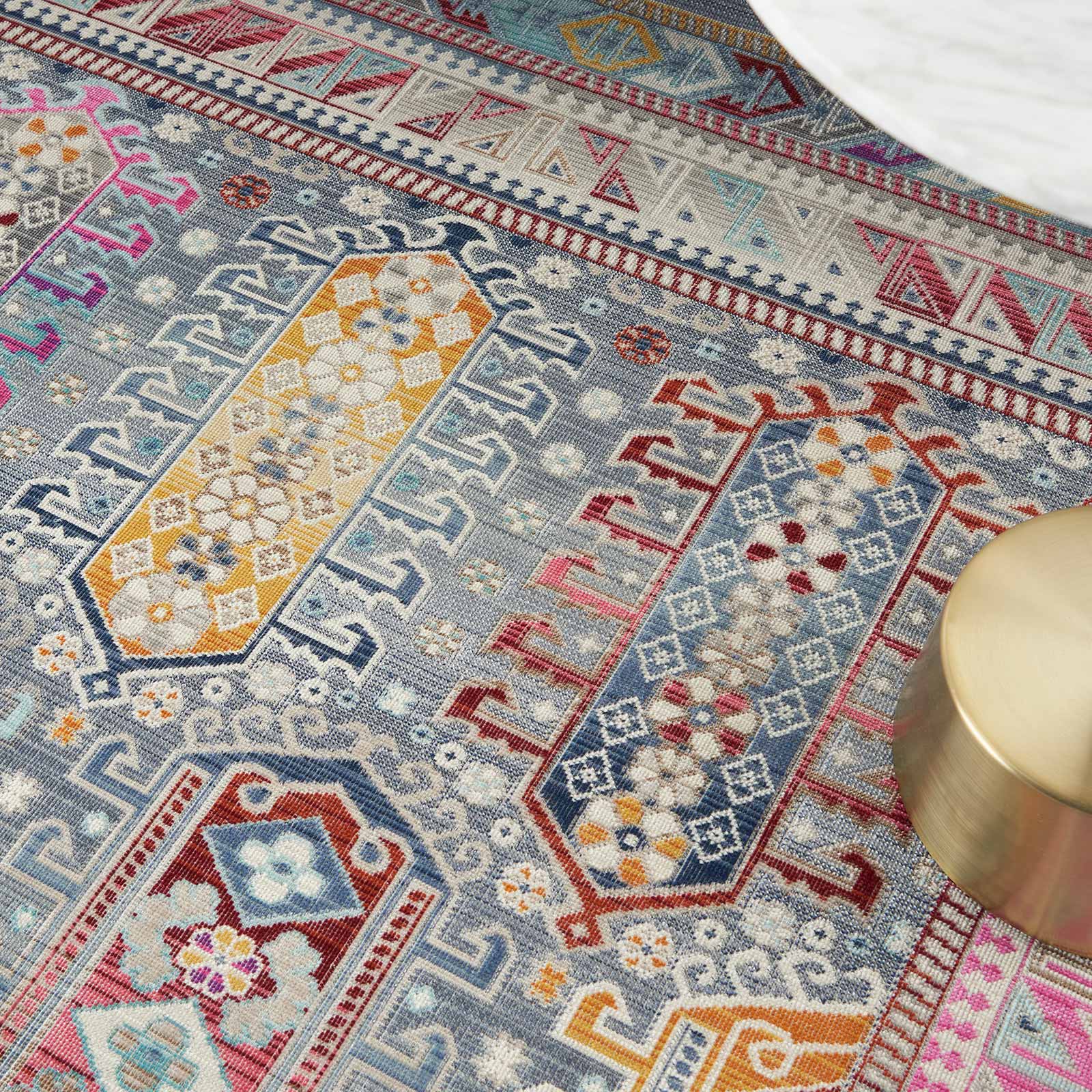 Nourison vloerkleed Vintage Kashan VKA06 GYMTC GREY MULTICOLOR 5X8 099446811967 interior 2