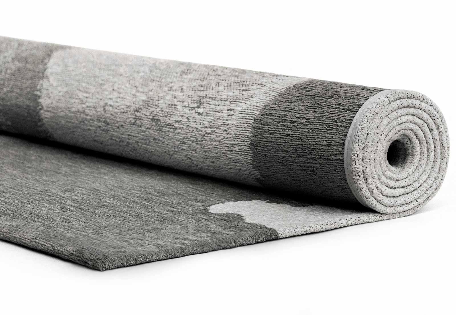 Louis De Poortere vloerkleed Meditation 2083 Lagoon Black Shadow roll
